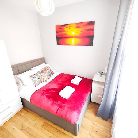 Modern Central Brighton Patio Flat - Free Parking! Exterior photo