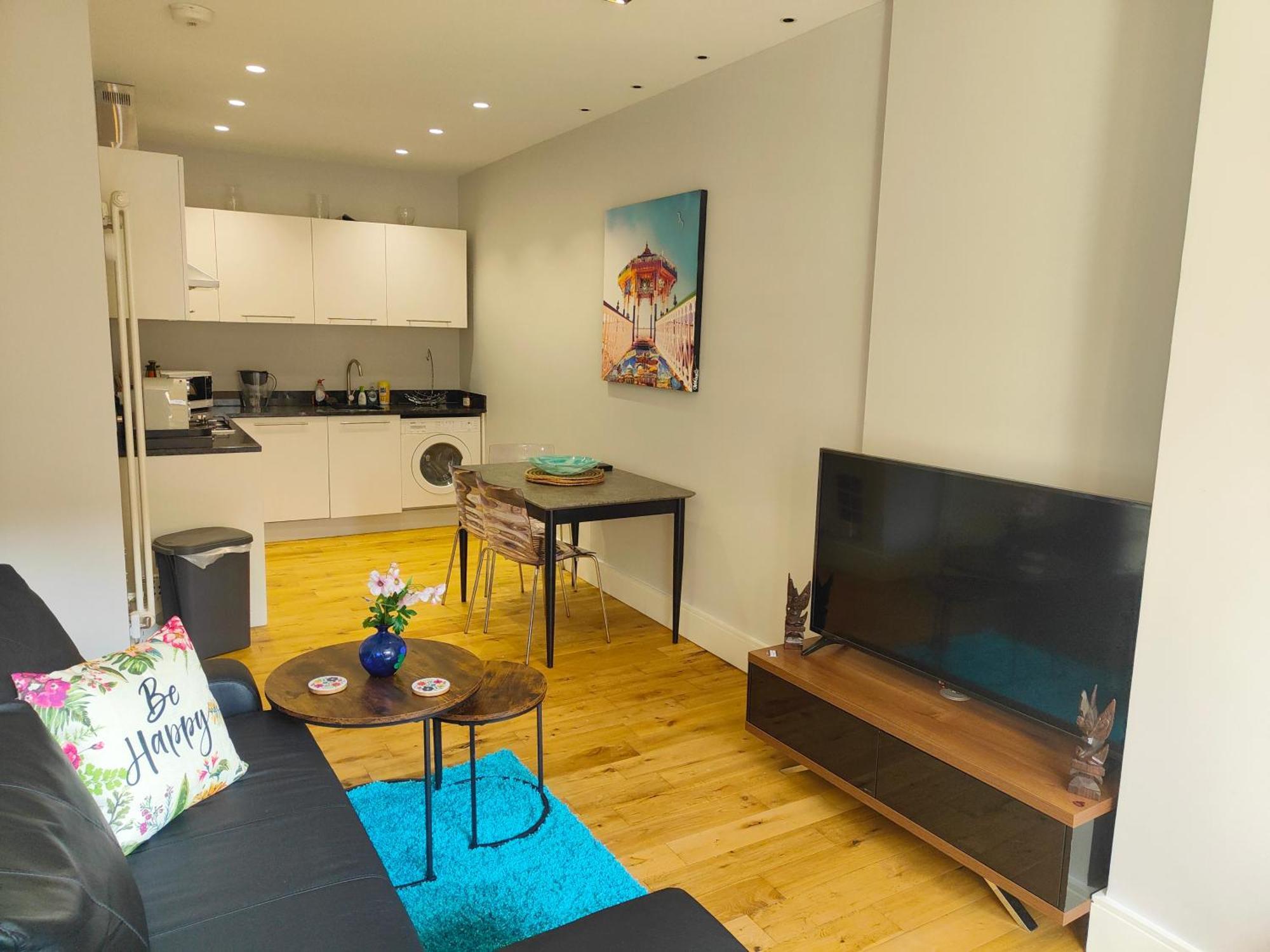 Modern Central Brighton Patio Flat - Free Parking! Exterior photo